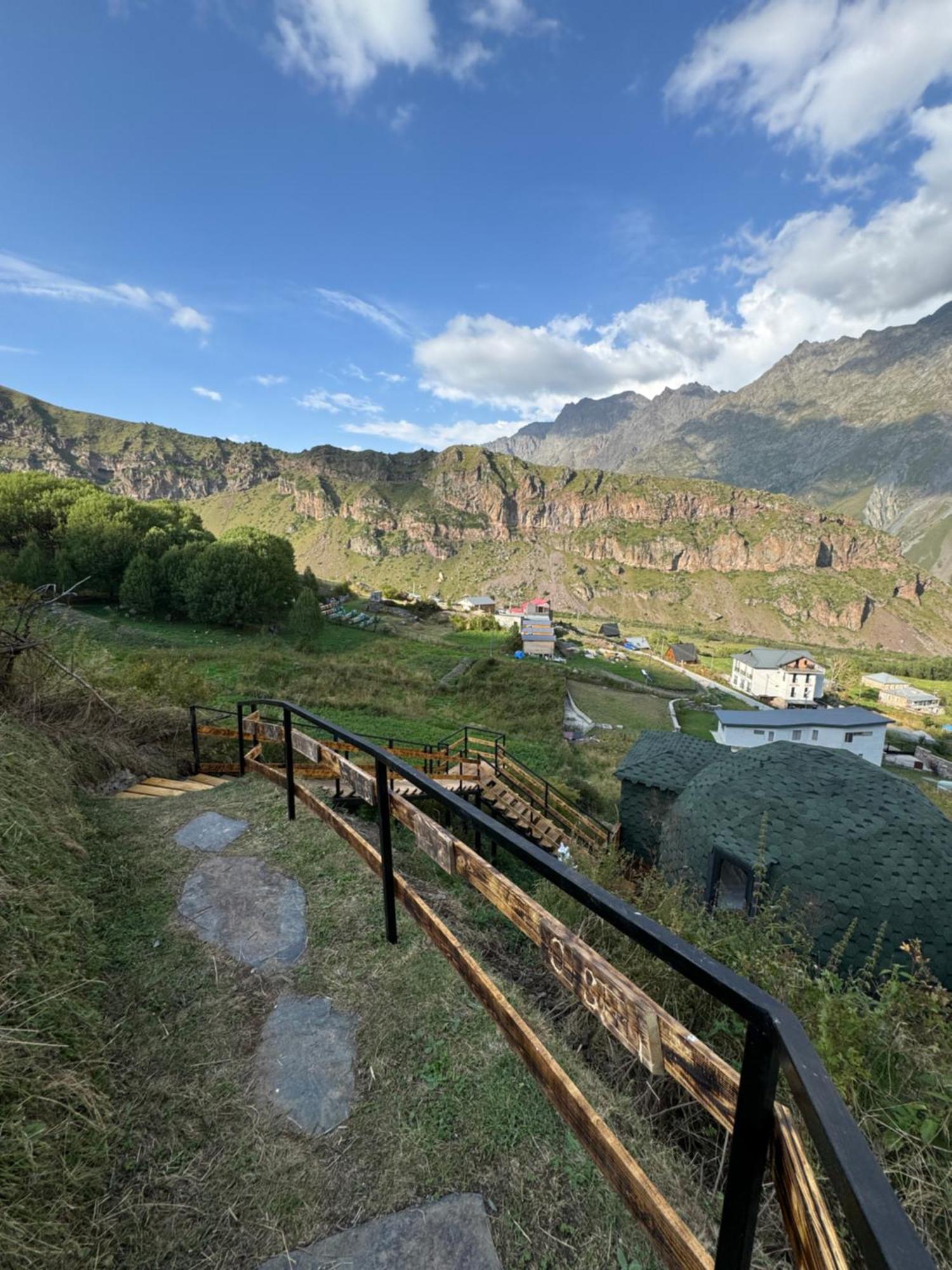 Glamping Emerald Kazbegi Esterno foto