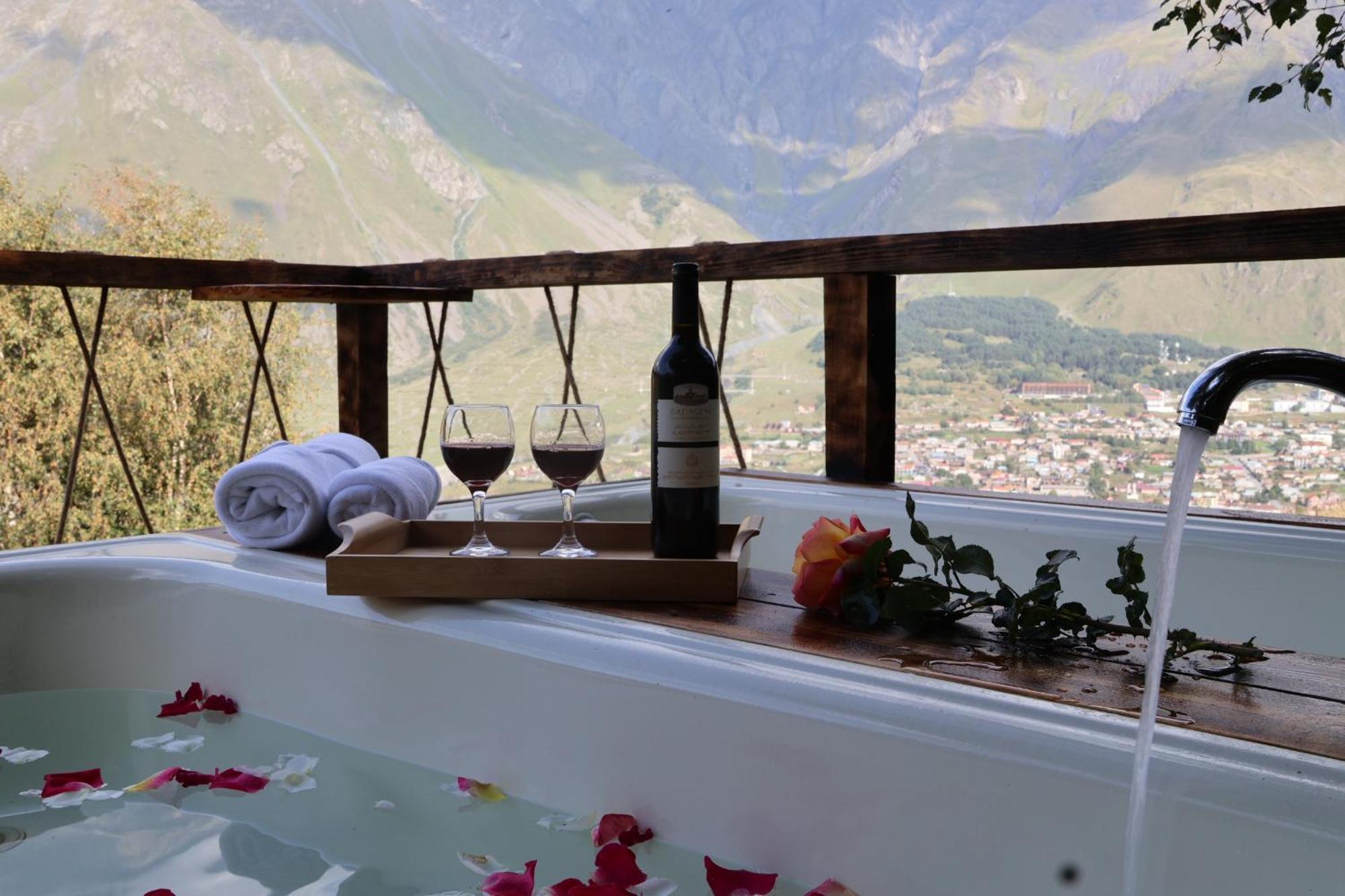 Glamping Emerald Kazbegi Esterno foto